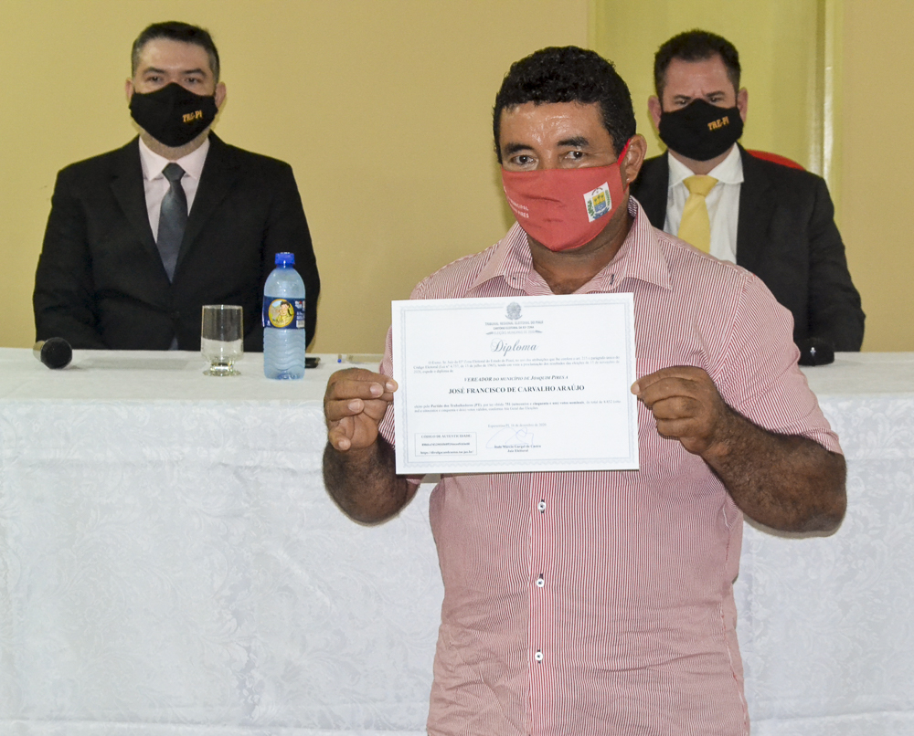 Prefeito eleito Genival Bezerra é diplomado pela Justiça Eleitoral - Imagem 12