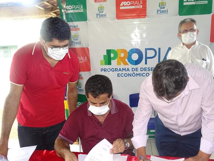 Governador Wellington Dias e equipe do governo visitam Jatobá do Piauí e entregam obras relevantes no município. - Imagem 13