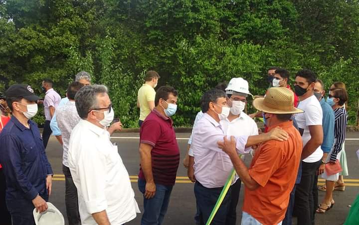 Governador Wellington Dias e equipe do governo visitam Jatobá do Piauí e entregam obras relevantes no município. - Imagem 4