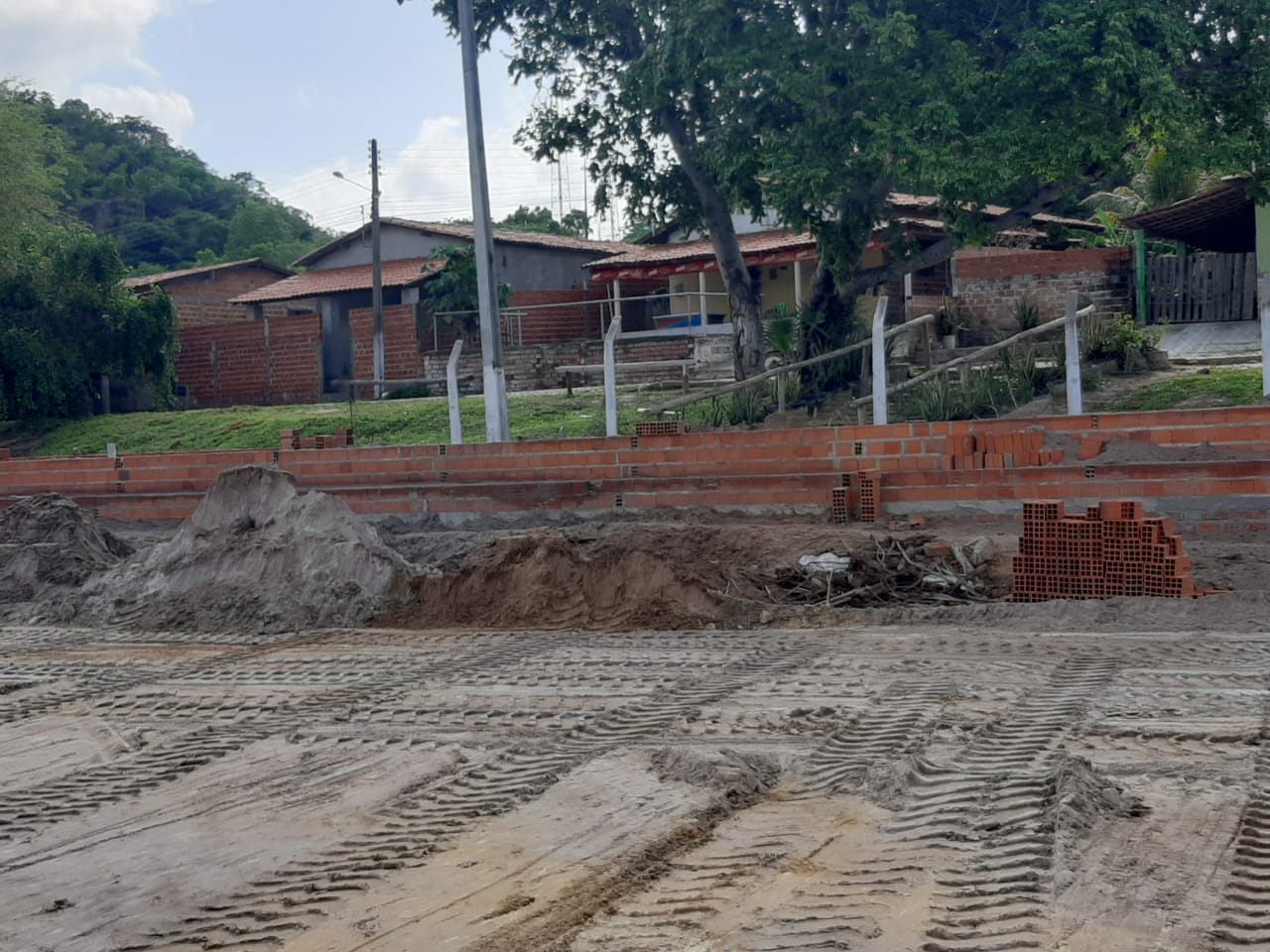 Obras aceleradas de construção do Estádio Cariocão em Monsenhor Gil - Imagem 2