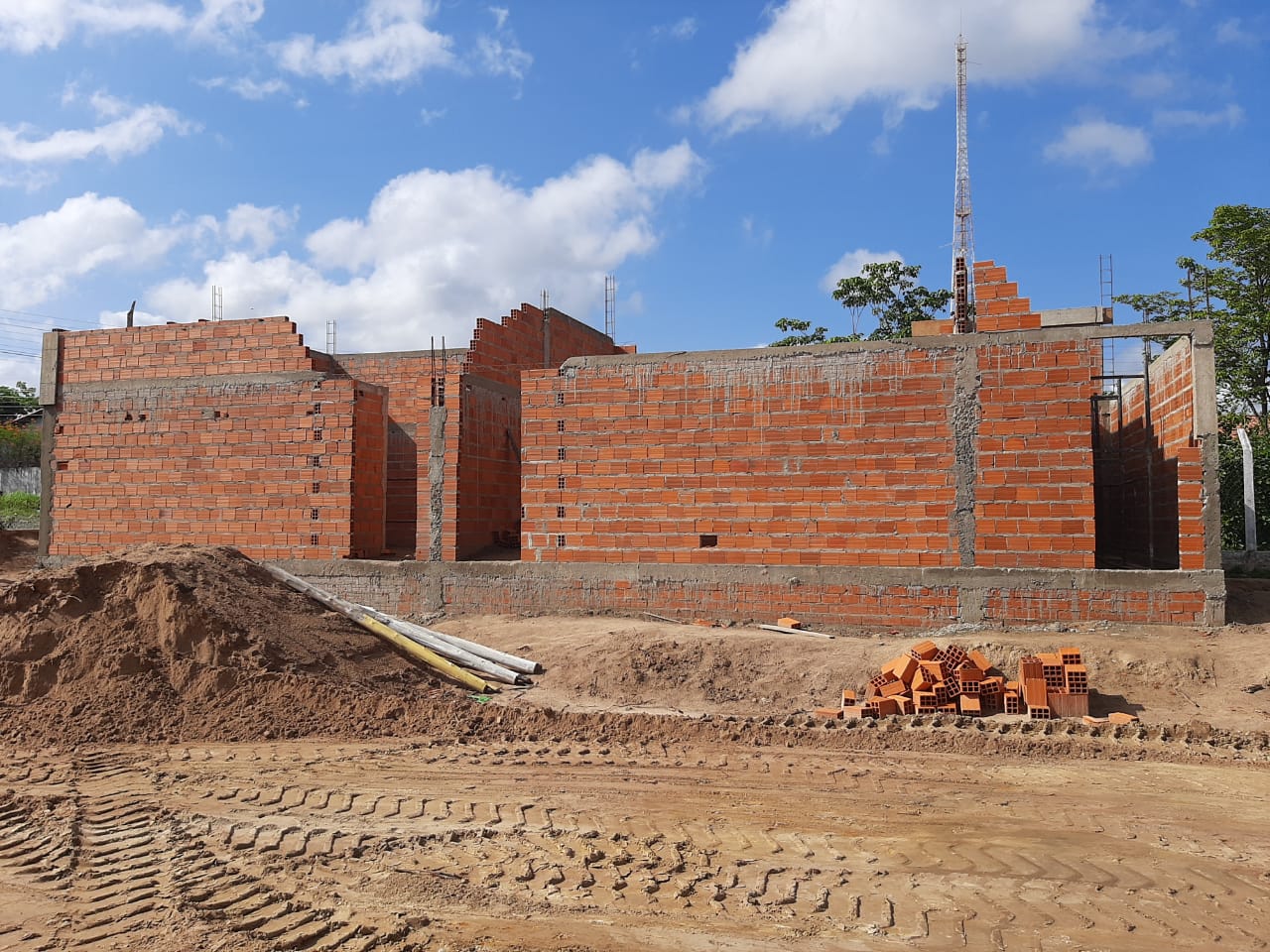 Obras aceleradas de construção do Estádio Cariocão em Monsenhor Gil - Imagem 1