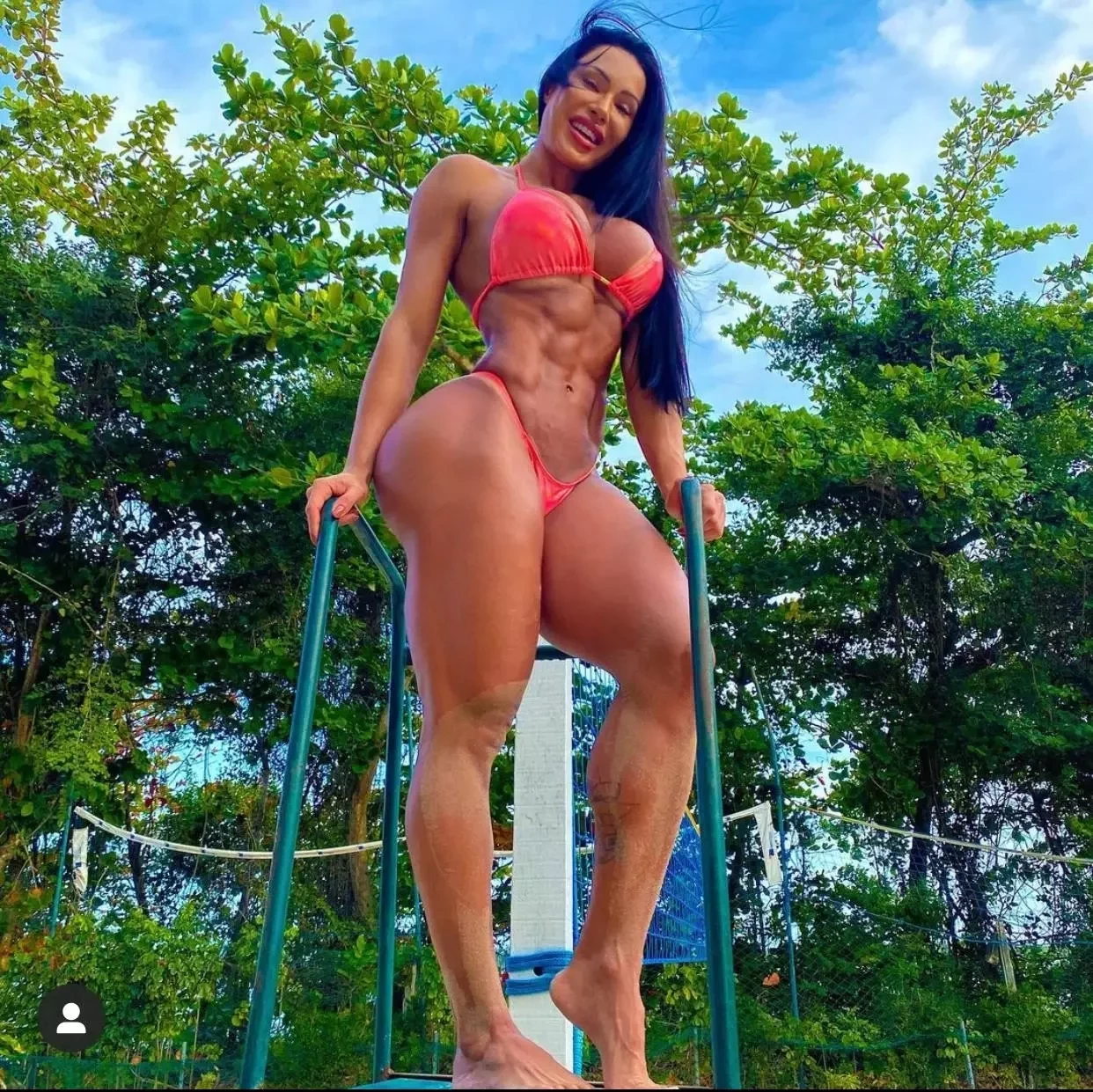 De biquíni micro, Gracyanne Barbosa exibe corpão e hipnotiza web;fotos - imagem 30850