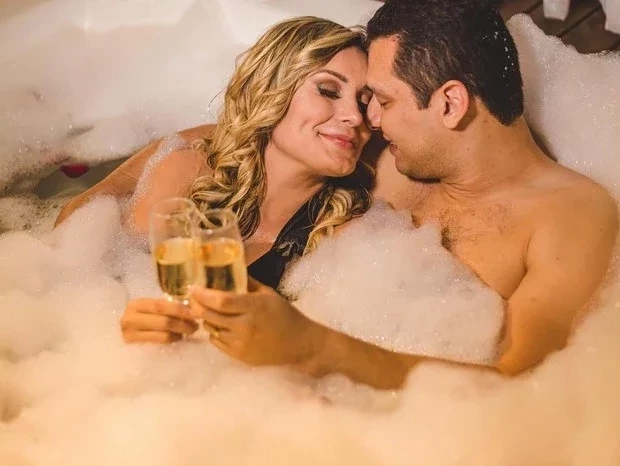 Andressa Urach e marido estrelam ensaio íntimo na noite de núpcias - imagem 30946