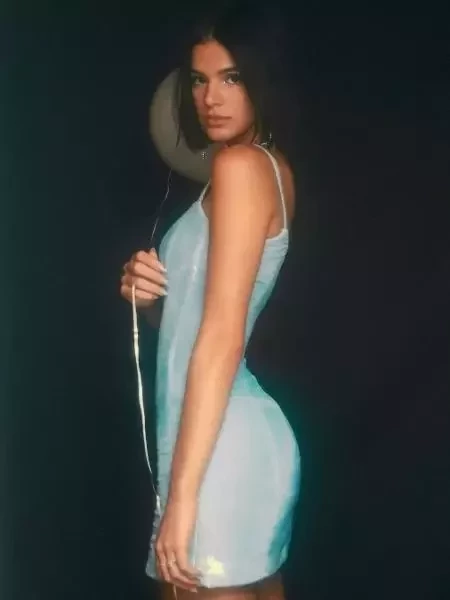 Bruna Marquezine aparece nua usando apenas chapéu e encanta fãs; fotos - imagem 30945