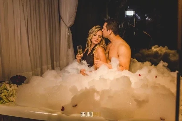 Andressa Urach e marido estrelam ensaio íntimo na noite de núpcias - imagem 30949