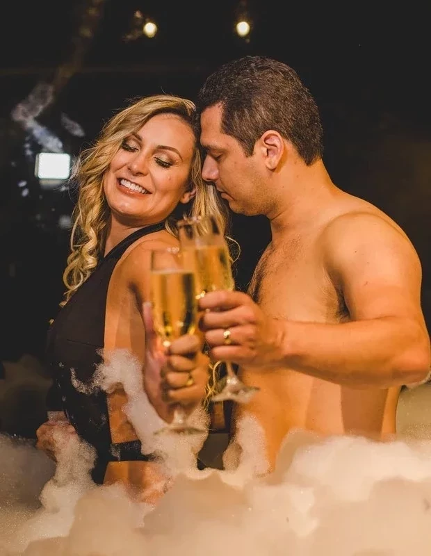 Andressa Urach e marido estrelam ensaio íntimo na noite de núpcias - imagem 30947