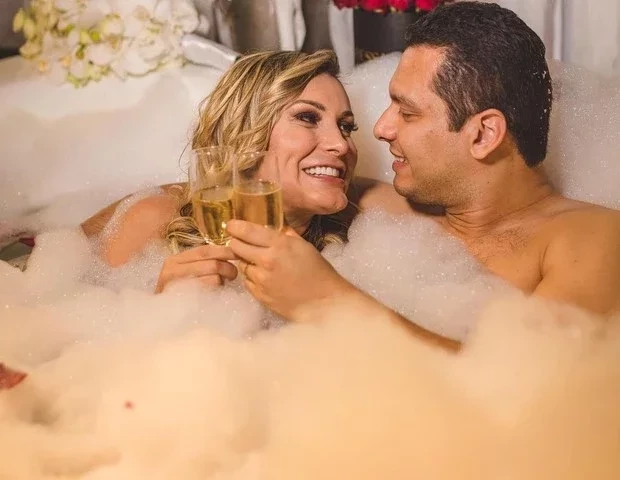 Andressa Urach e marido estrelam ensaio íntimo na noite de núpcias - imagem 30951