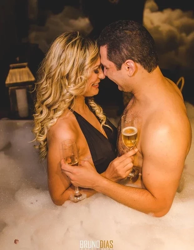 Andressa Urach e marido estrelam ensaio íntimo na noite de núpcias - imagem 30948