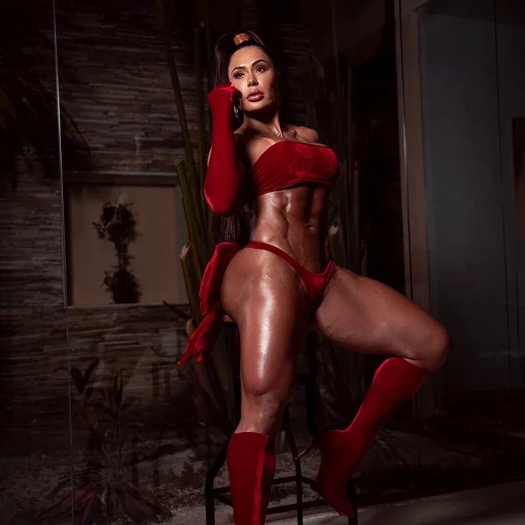 Gracyanne Barbosa 'monta' árvore de Natal em clima quente com Belo  - imagem 30938