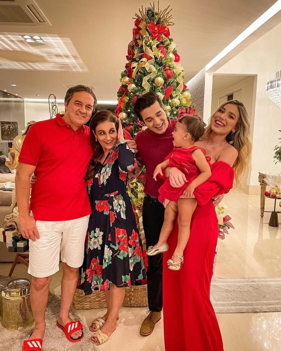 Famosos celebram o Natal  em família e capricham nos looks; fotos - imagem 30980