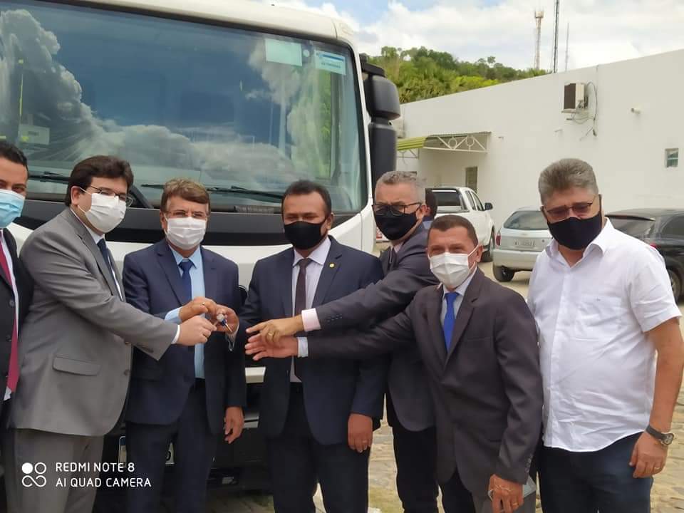 Monsenhor Gil em festa, homenageia Rafael Fonteles, outras personalidades e ganha presentes - Imagem 16