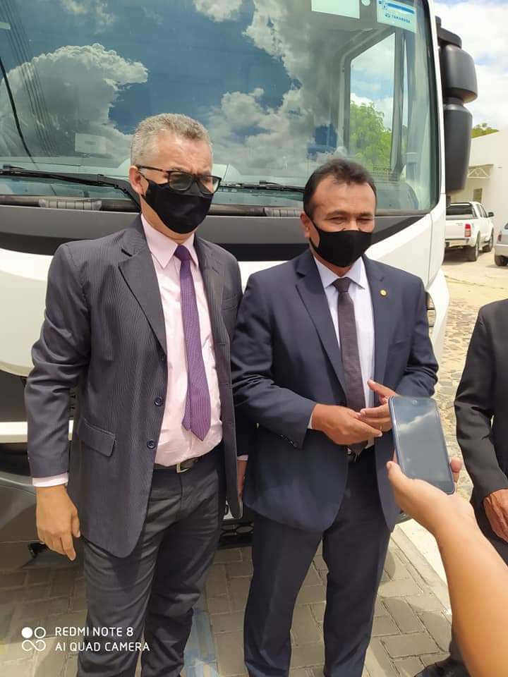 Monsenhor Gil em festa, homenageia Rafael Fonteles, outras personalidades e ganha presentes - Imagem 17