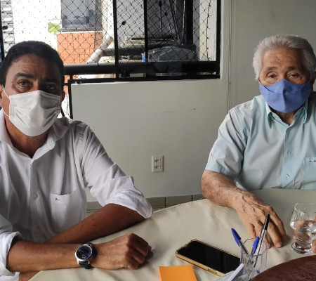 Prefeitura Municipal de Coivaras fez a aquisição  de um ônibus escolar e um trator 0Km