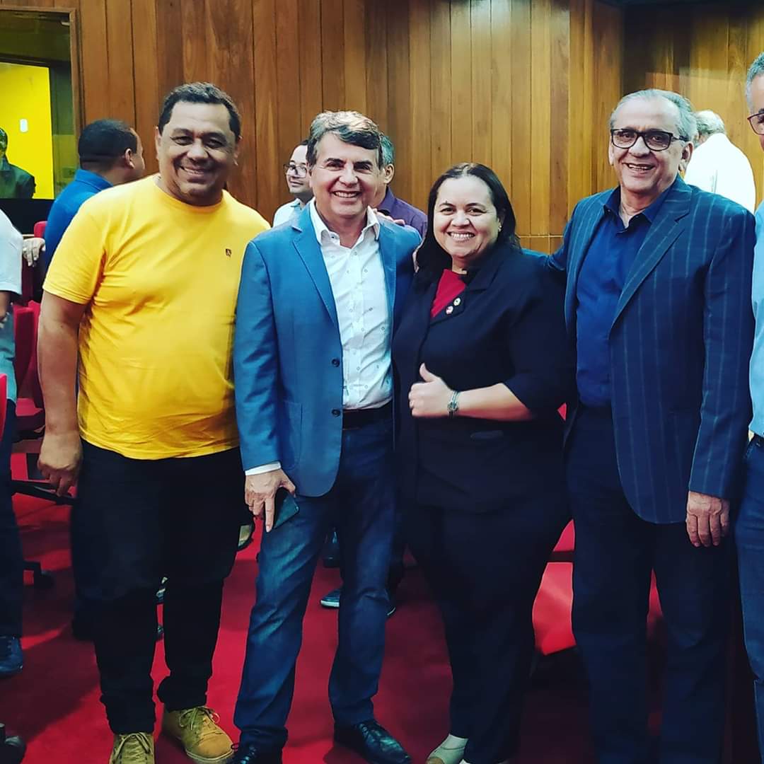 Monsenhor Gil no parlamento estudual na pessoa da líder Elisângela Moura - Imagem 2