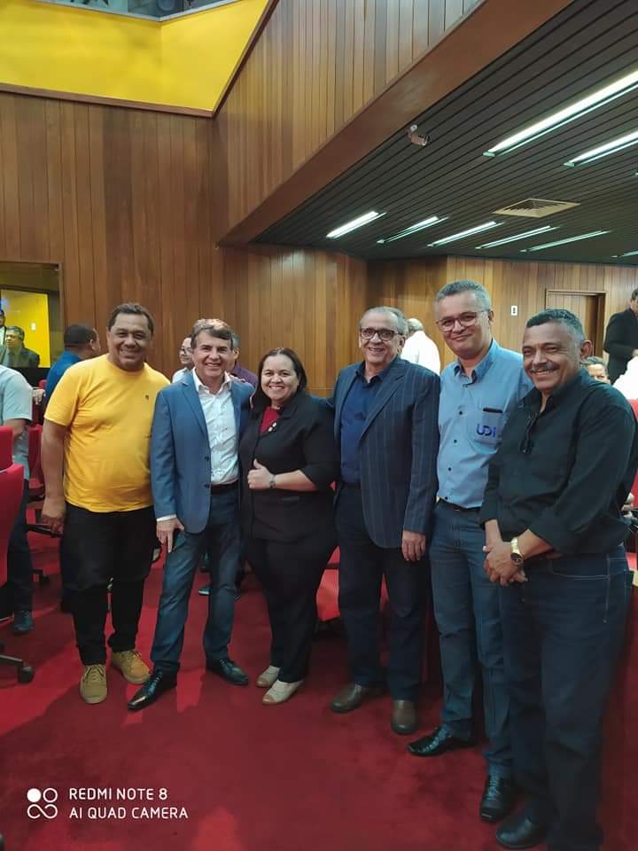 Monsenhor Gil no parlamento estudual na pessoa da líder Elisângela Moura - Imagem 4