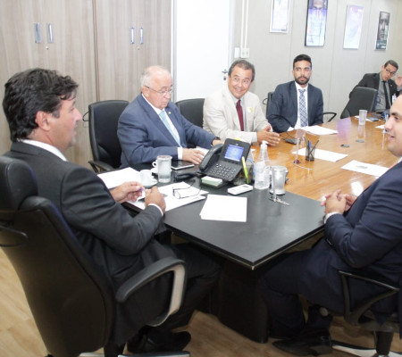 Ministro da Saúde garante recursos para Água Branca até o final de fevereiro