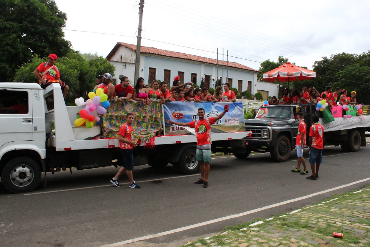O tempo fechou em Monsenhor Gil, veio a forte chuva e abriu passagem para o Corso em sua 7a edição - Imagem 13