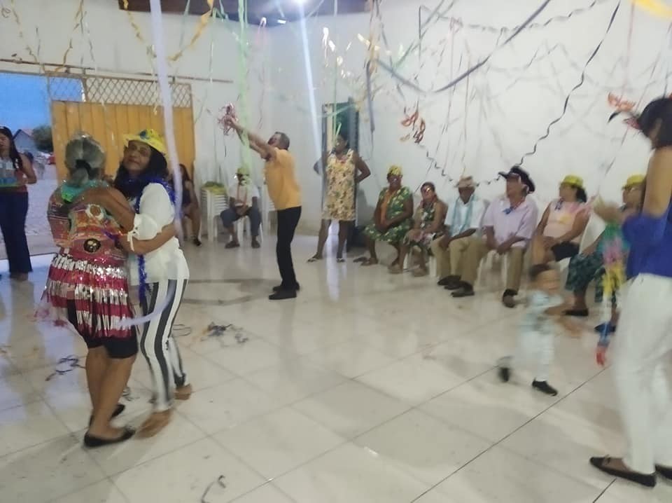 Secretaria municipal de assistência social realiza carnaval dos idosos