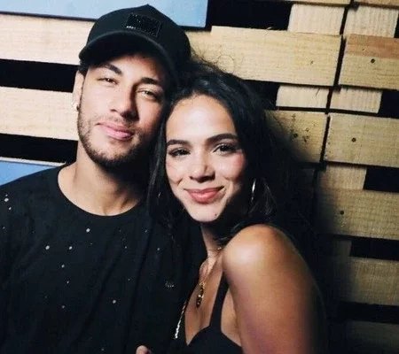  Saiba quem são as famosas que já se envolveram com Neymar