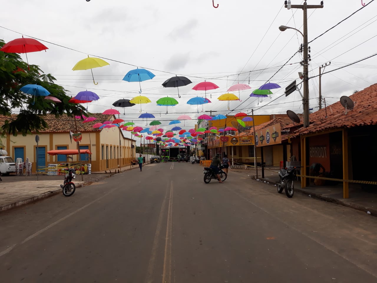 Quase tudo pronto para logo mais no final da tarde Pedro II dá início a sua festa de carnaval - Imagem 5