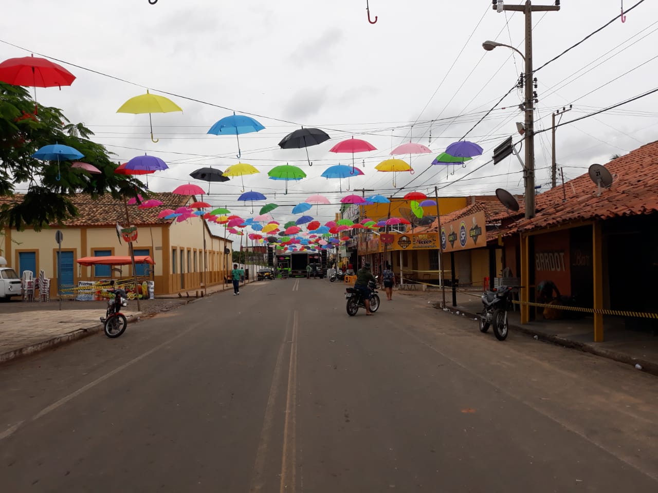 Quase tudo pronto para logo mais no final da tarde Pedro II dá início a sua festa de carnaval - Imagem 3