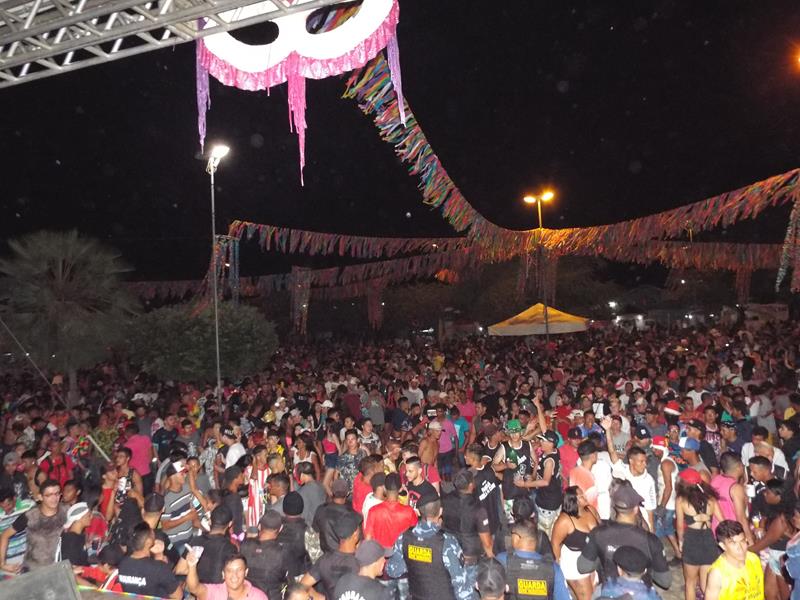 Chica Égua e Forró Pé de Ouro deu o tom na primeira noite de carnaval 2020 em Pedro II  - Imagem 39