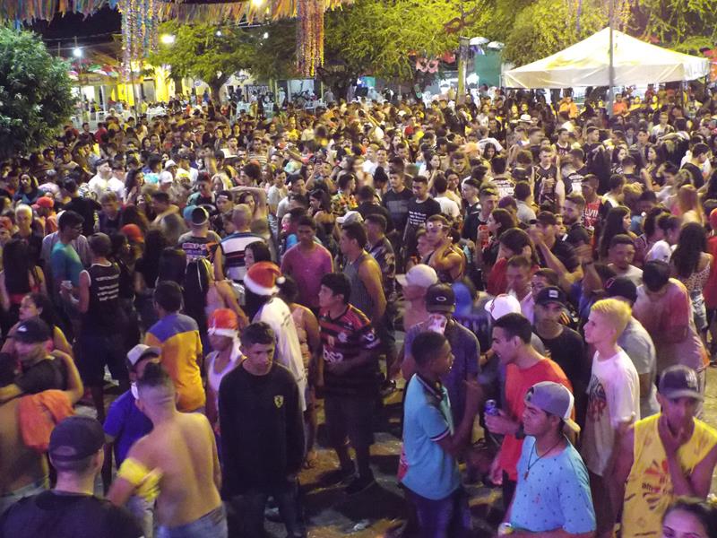 Chica Égua e Forró Pé de Ouro deu o tom na primeira noite de carnaval 2020 em Pedro II  - Imagem 33