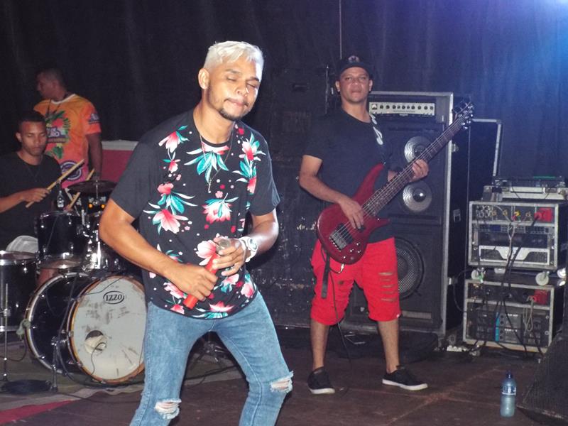 Chica Égua e Forró Pé de Ouro deu o tom na primeira noite de carnaval 2020 em Pedro II  - Imagem 12