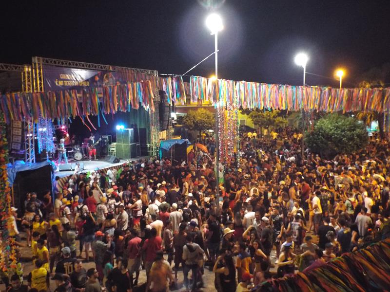 Chica Égua e Forró Pé de Ouro deu o tom na primeira noite de carnaval 2020 em Pedro II  - Imagem 17