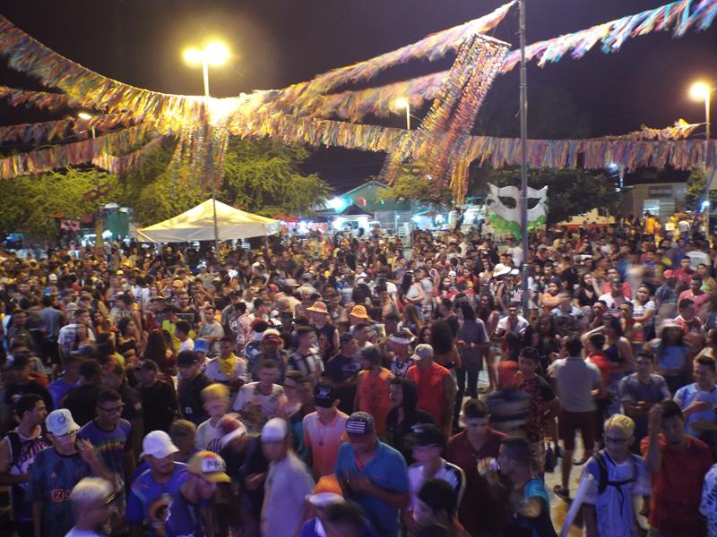 Chica Égua e Forró Pé de Ouro deu o tom na primeira noite de carnaval 2020 em Pedro II  - Imagem 10