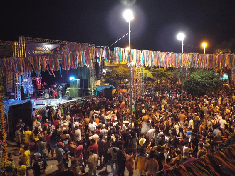 Chica Égua e Forró Pé de Ouro deu o tom na primeira noite de carnaval 2020 em Pedro II  - Imagem 18