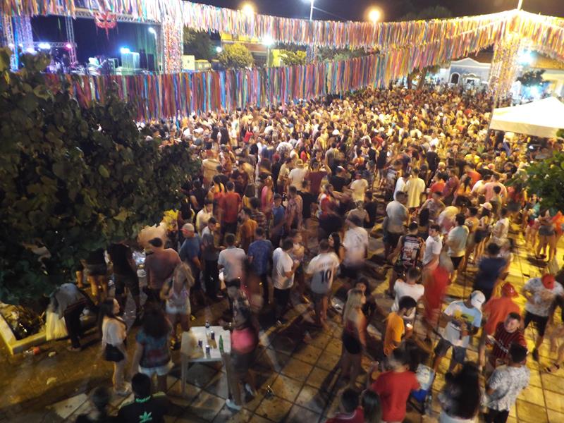 Chica Égua e Forró Pé de Ouro deu o tom na primeira noite de carnaval 2020 em Pedro II  - Imagem 14