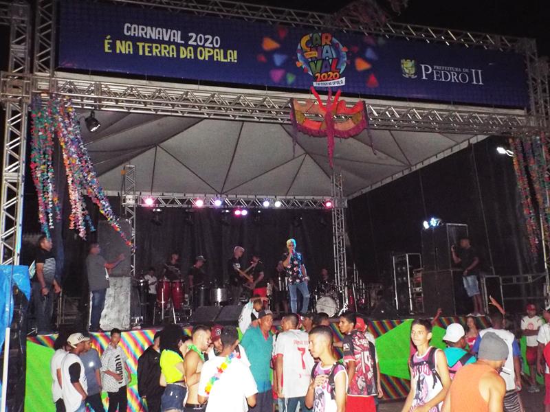 Chica Égua e Forró Pé de Ouro deu o tom na primeira noite de carnaval 2020 em Pedro II  - Imagem 3