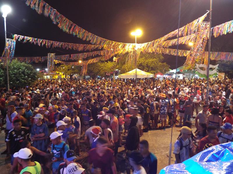 Chica Égua e Forró Pé de Ouro deu o tom na primeira noite de carnaval 2020 em Pedro II  - Imagem 8
