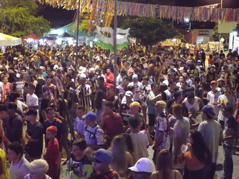 Chica Égua e Forró Pé de Ouro deu o tom na primeira noite de carnaval 2020 em Pedro II  - Imagem 32