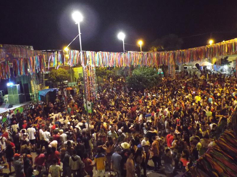 Chica Égua e Forró Pé de Ouro deu o tom na primeira noite de carnaval 2020 em Pedro II  - Imagem 21