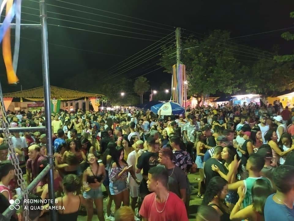 Sucesso total a primeira noite de Carnaval em Monsenhor Gil