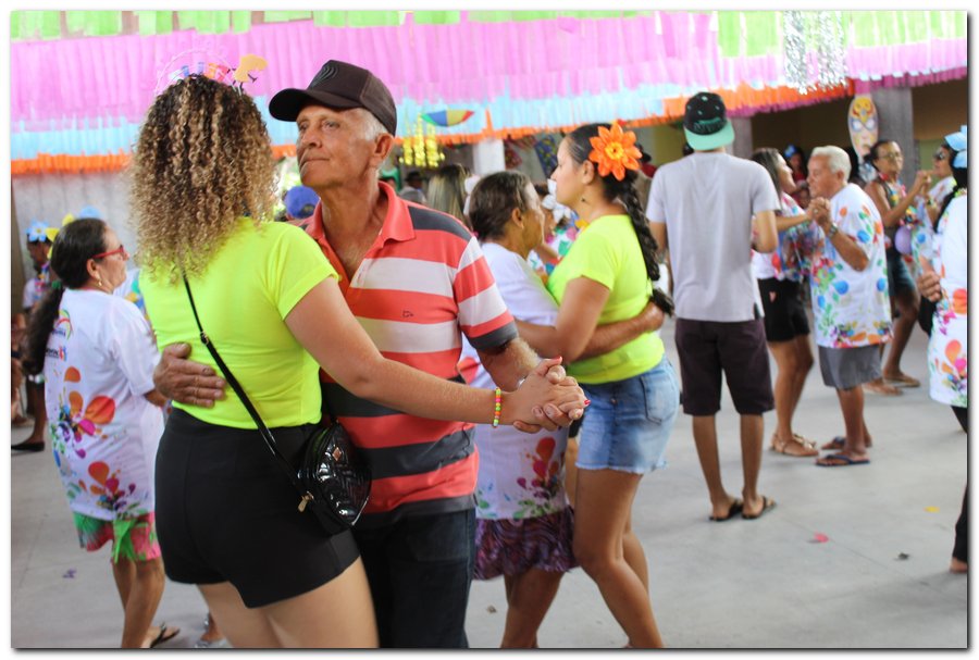 Prefeitura de Inhuma realiza carnaval dos Idosos - Imagem 29