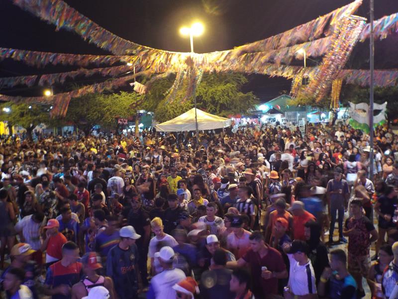 Segunda noite de carnaval de Pedro II teve shows de Hot Style e Nana Chica da Bahia - Imagem 2