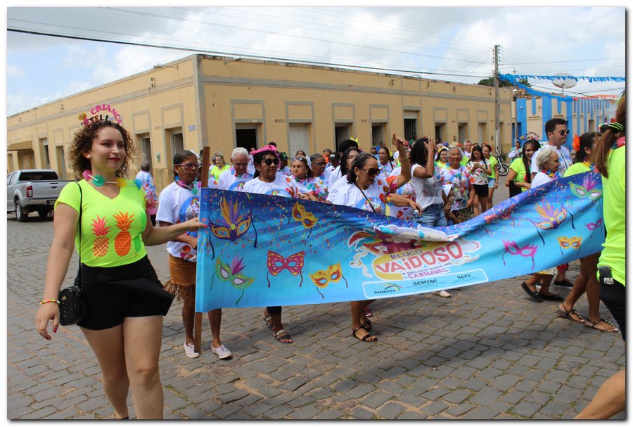 Prefeitura de Inhuma realiza carnaval dos Idosos - Imagem 17