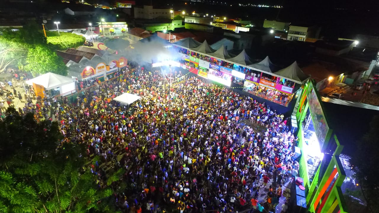 Terceiro dia de carnaval em Água Branca tem desfile e grandes bandas na arena da folia - Imagem 16
