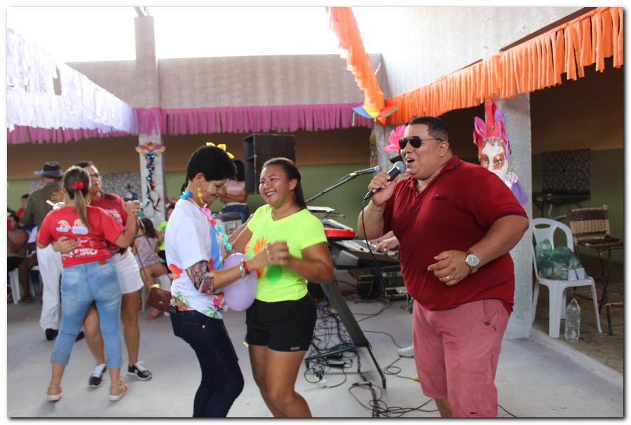 Prefeitura de Inhuma realiza carnaval dos Idosos - Imagem 7