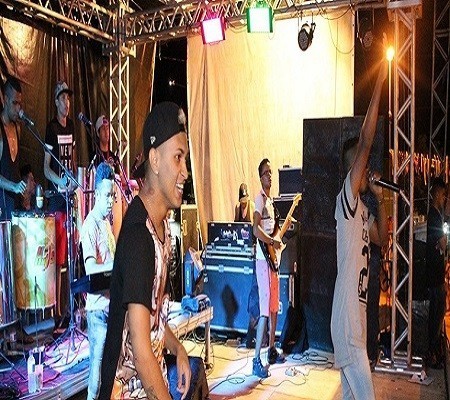 Segunda noite de carnaval de Pedro II teve shows de Hot Style e Nana Chica da Bahia