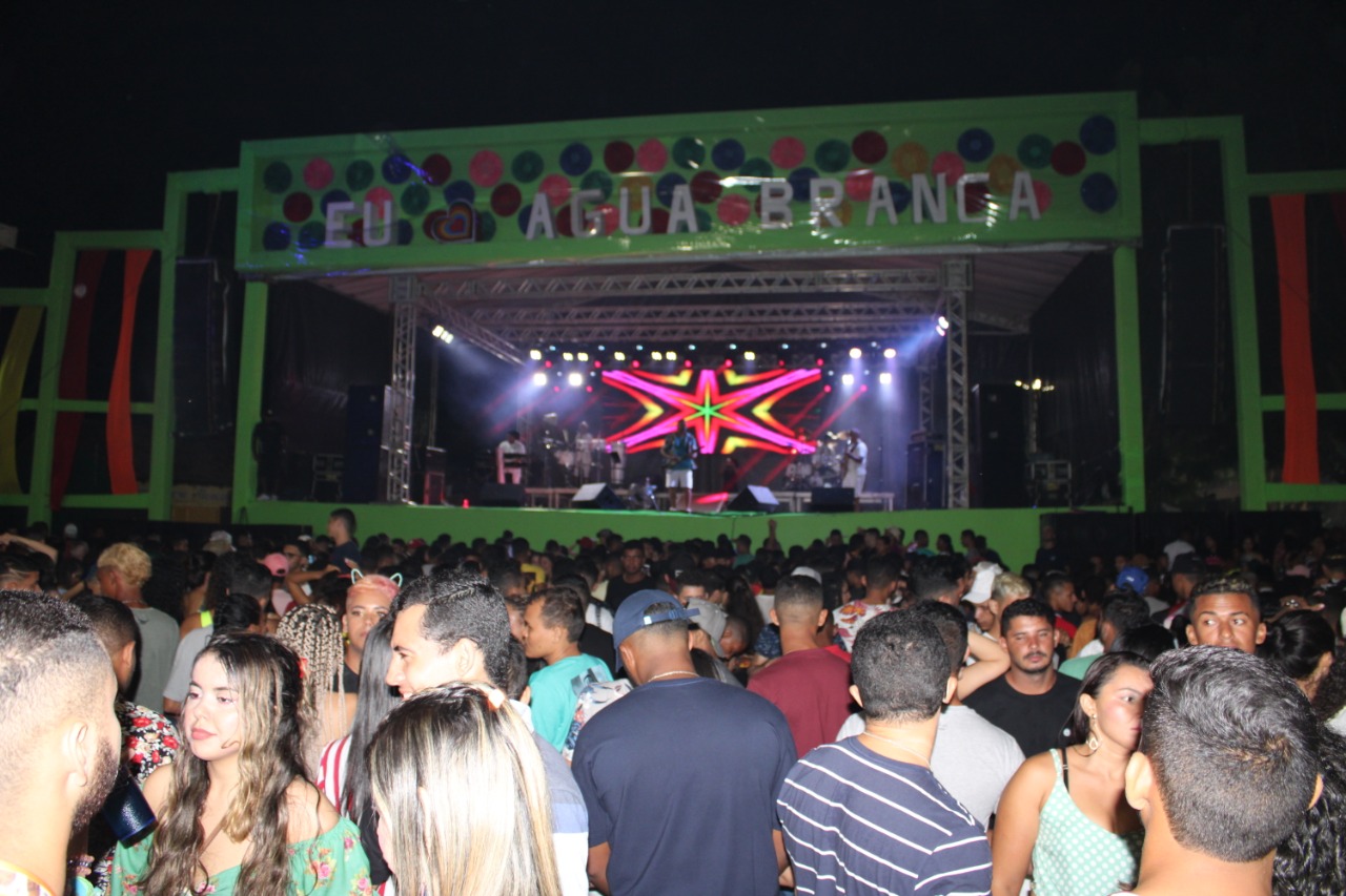 Zé Vaqueiro encerra última noite de Carnaval em Água Branca - Imagem 8