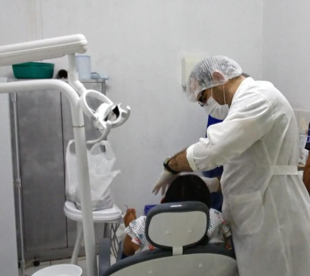 Prefeito Ananias André oferece serviços de prótese dentária para população