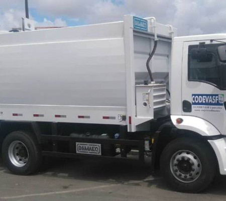 Uruçuí recebe caminhao de coleta de lixo