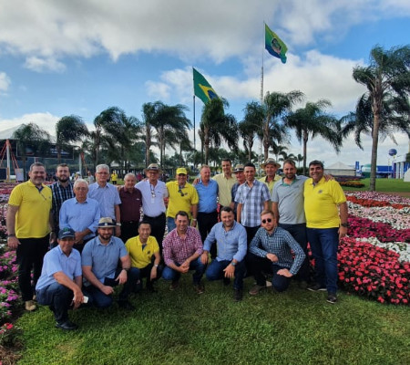 Dr. Wagner Coelho e comissão da Exposoja participa de evento do agronegócio no Paraná
