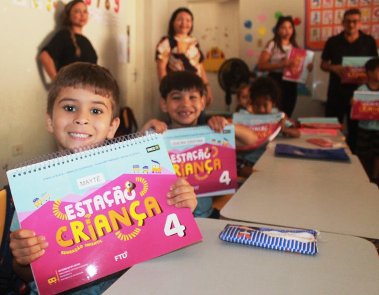 Prefeitura de Pedro II distribui kits de livros didáticos para a Educação Infantil - Imagem 1