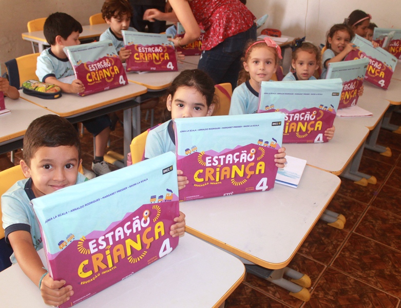 Prefeitura de Pedro II distribui kits de livros didáticos para a Educação Infantil - Imagem 3