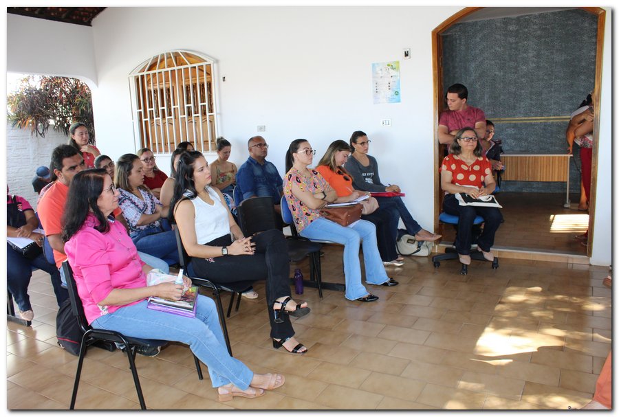 Secretária de Saúde se reúne com profissionais da saúde  - Imagem 2